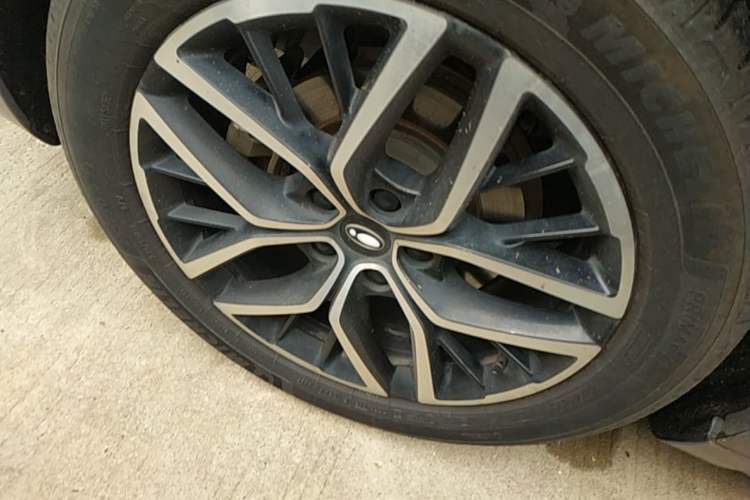 Used ORA Lightning Cat 2022 555 km Luxury Edition Right Rear Wheel Hub