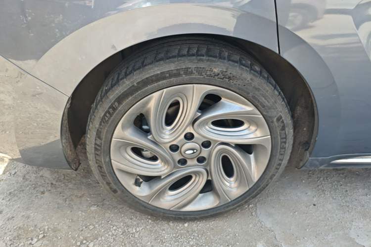 Used ORA Lightning Cat 2022 555 km Luxury Edition Right Rear Wheel Hub