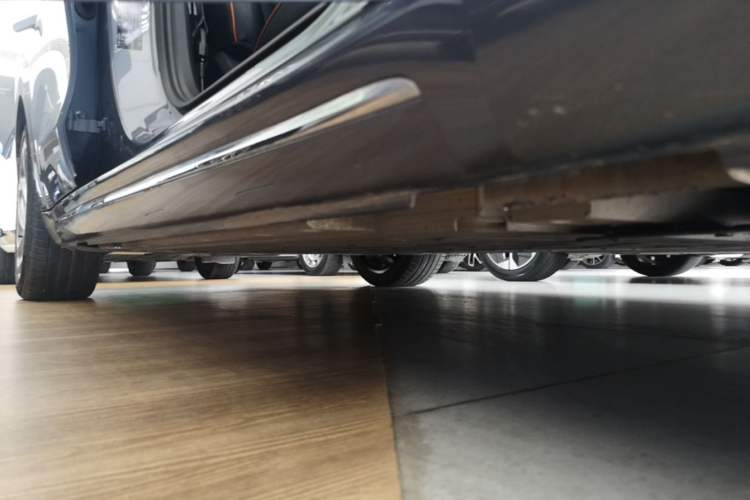 Used ORA Lightning Cat 2022 600 km All-Wheel Drive High-Performance Version Right Side Sill