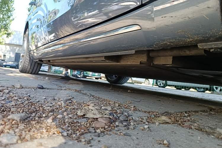 Used ORA Lightning Cat 2022 600 km All-Wheel Drive High-Performance Version Right Side Sill