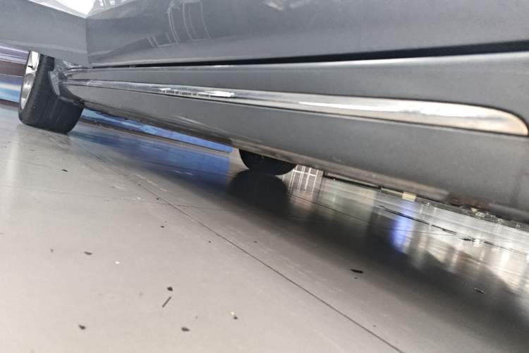 Used ORA Lightning Cat 2022 555 km Luxury Edition Right Side Sill