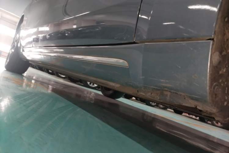 Used ORA Lightning Cat 2022 555 km Luxury Edition Right Side Sill