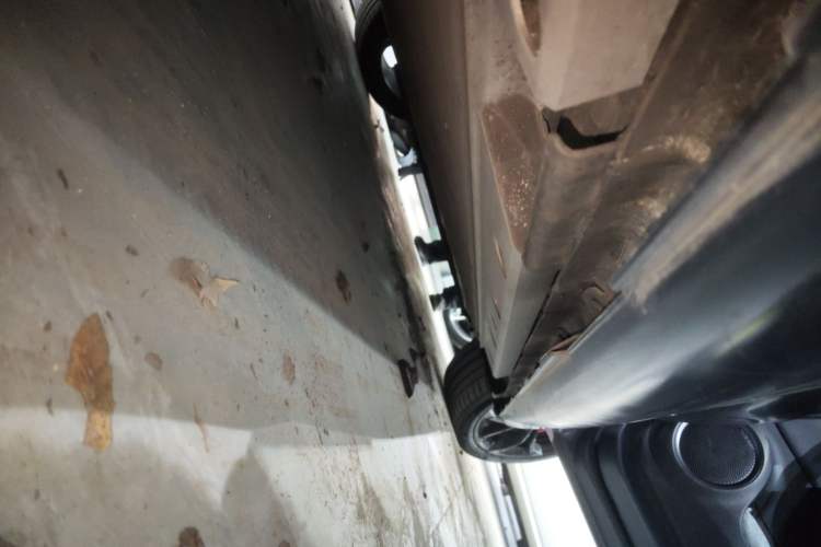 Used ORA Lightning Cat 2022 705 km Long-Range Version Right Side Sill