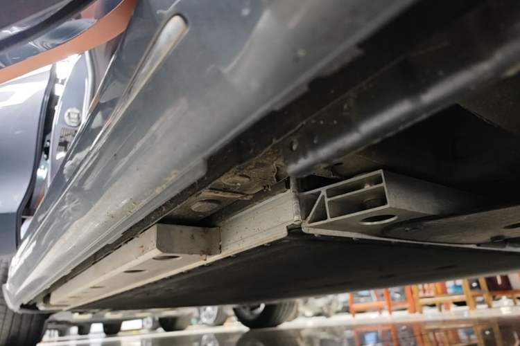 Used ORA Lightning Cat 2022 555 km Luxury Edition Right Side Sill