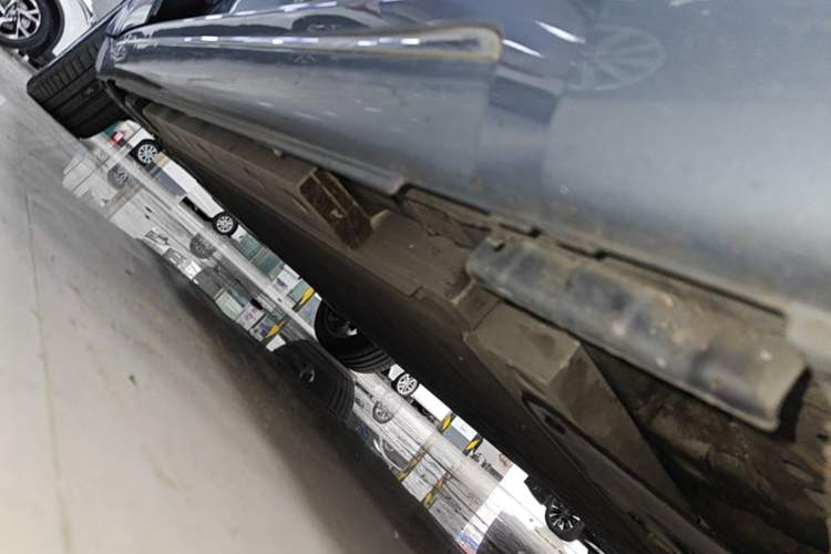 Used ORA Lightning Cat 2022 555 km Luxury Edition Right Side Sill