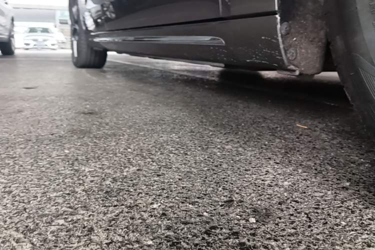 Used ORA Lightning Cat 2022 555 km Luxury Edition Right Side Sill