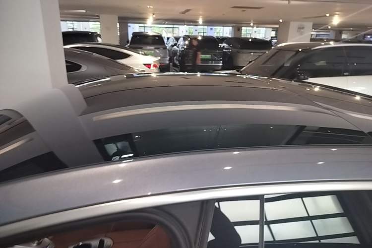 Used ORA Lightning Cat 2022 555 km Luxury Edition Roof