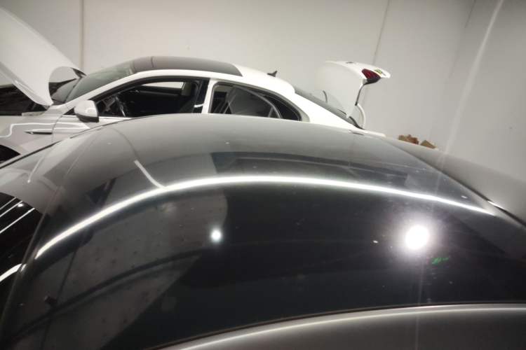 Used ORA Lightning Cat 2022 705 km Long-Range Version Roof