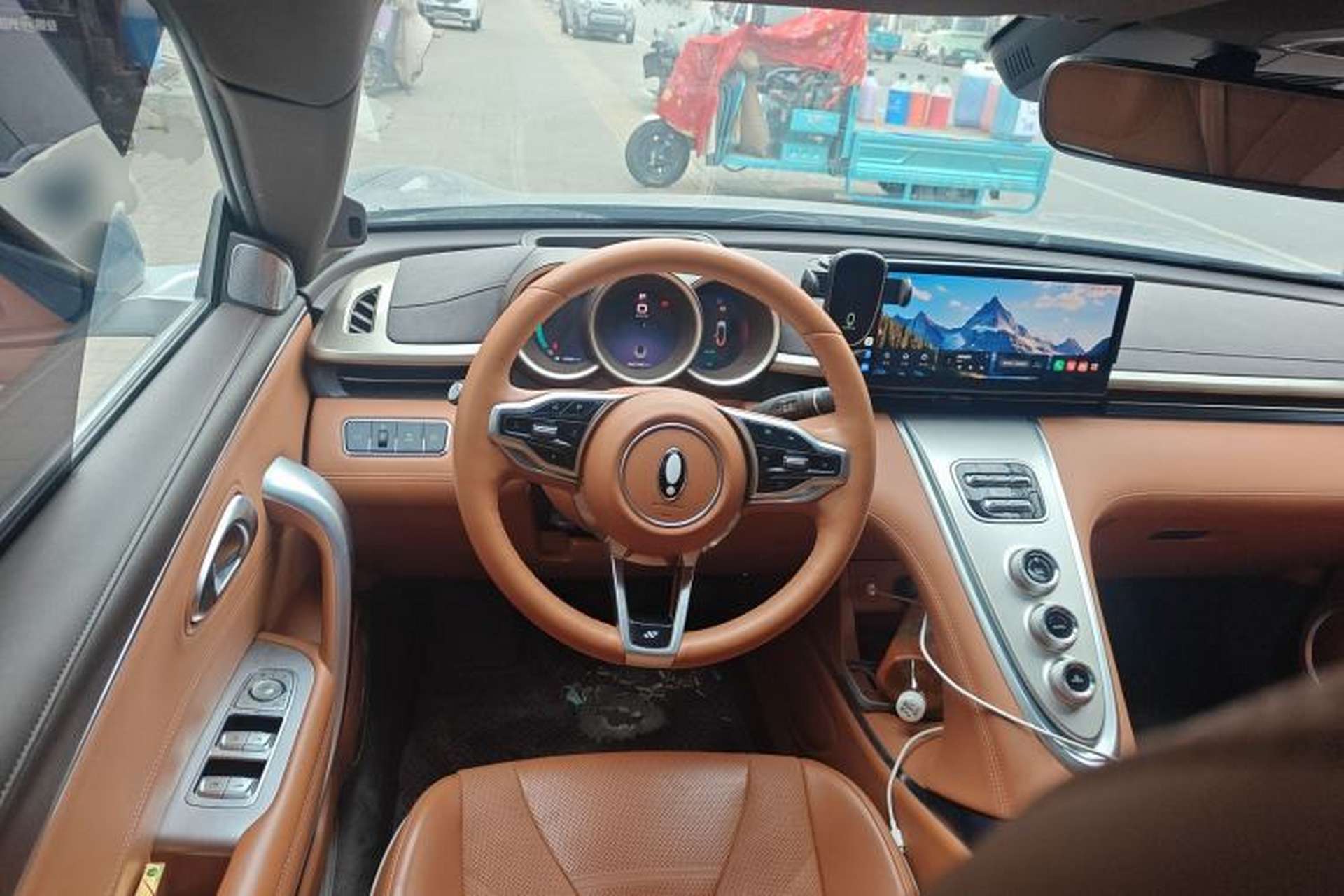Used ORA Lightning Cat 2022 555 km Luxury Edition Steering Wheel
