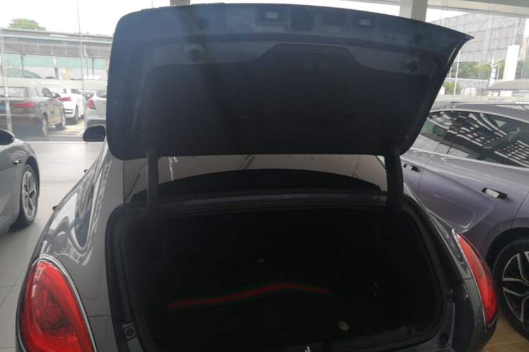 Used ORA Lightning Cat 2022 600 km All-Wheel Drive High-Performance Version Trunk