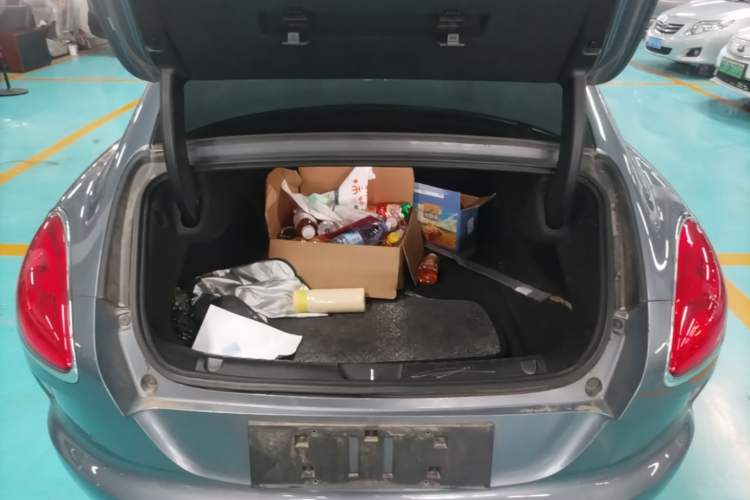 Used ORA Lightning Cat 2022 555 km Luxury Edition Trunk