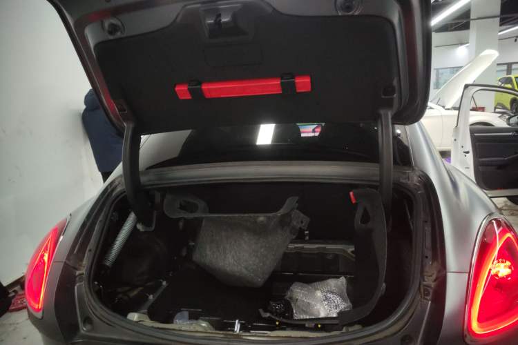 Used ORA Lightning Cat 2022 705 km Long-Range Version Trunk