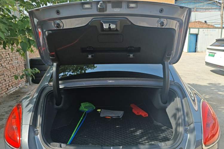 Used ORA Lightning Cat 2022 555 km Luxury Edition Trunk