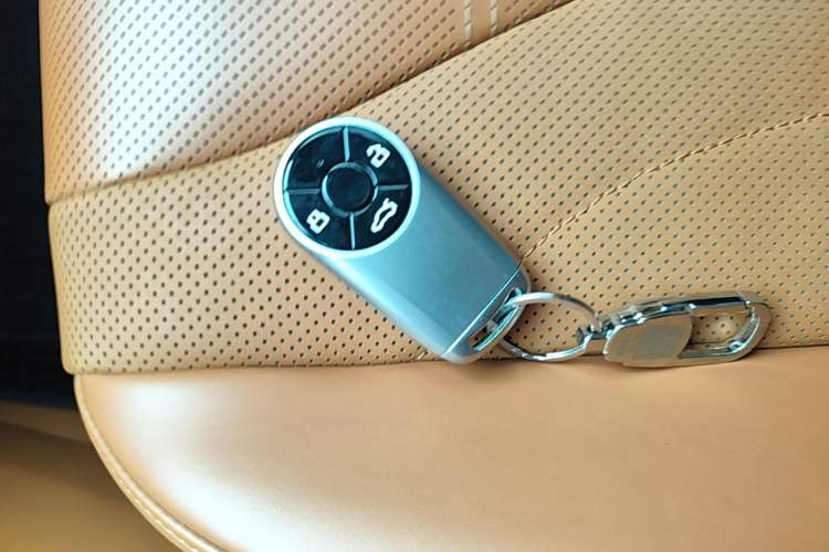 Used ORA Lightning Cat 2022 555 km Luxury Edition Vehicle Key