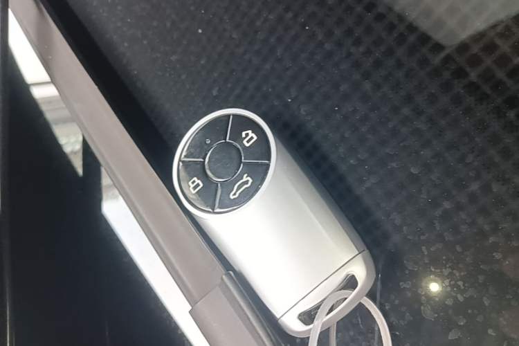 Used ORA Lightning Cat 2022 555 km Luxury Edition Vehicle Key