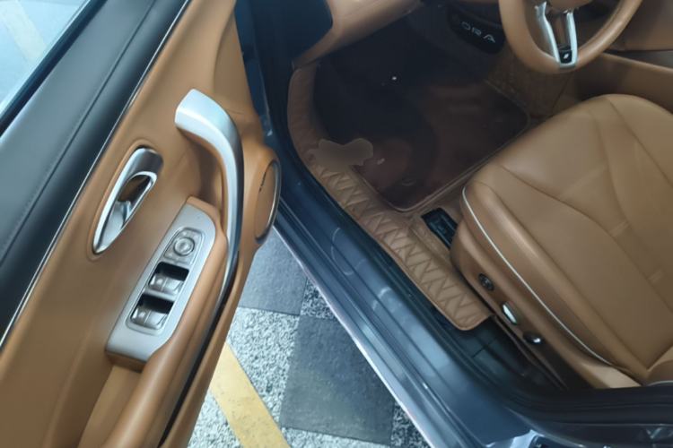 Used ORA Lightning Cat 2022 555 km Luxury Edition Driver Seat