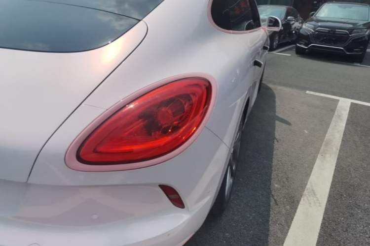Used ORA Lightning Cat 2022 555 km Luxury Edition Exterior 3