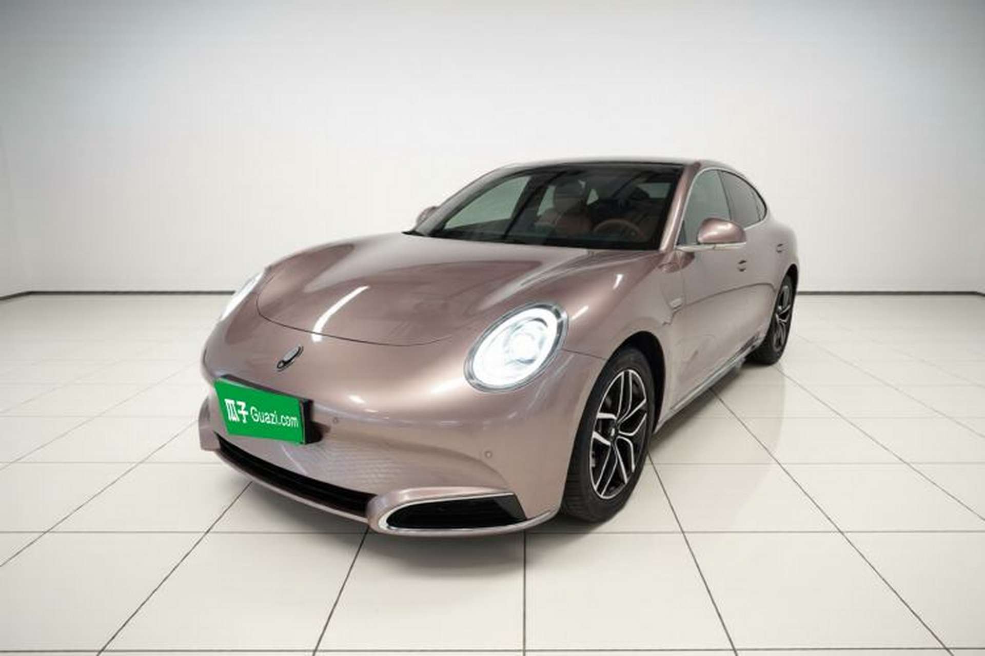 Used ORA Lightning Cat 2022 555 km Luxury Edition Front Left 45 Deg