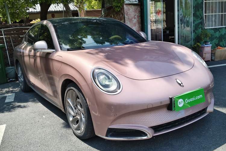 Used ORA Lightning Cat 2022 555 km Luxury Edition Front Right 45 Deg