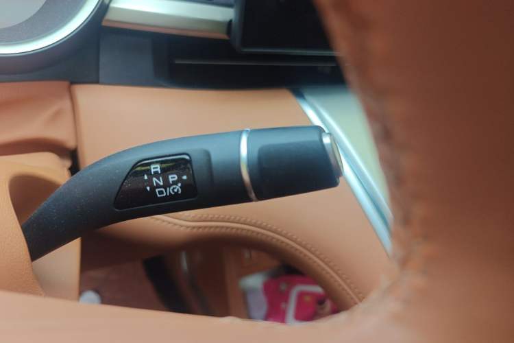 Used ORA Lightning Cat 2022 555 km Luxury Edition Gear Lever