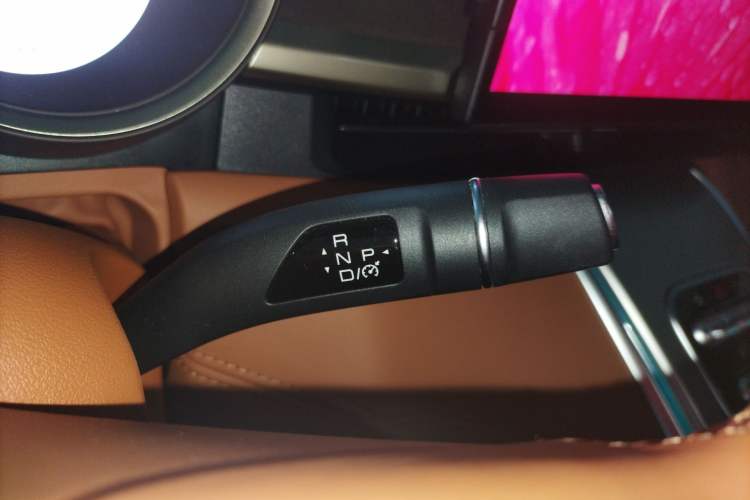 Used ORA Lightning Cat 2022 555 km Luxury Edition Gear Lever