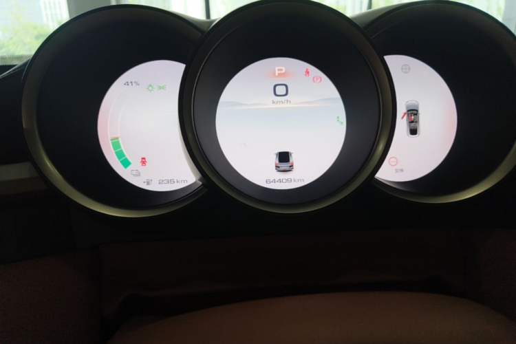 Used ORA Lightning Cat 2022 555 km Luxury Edition Instrument Cluster