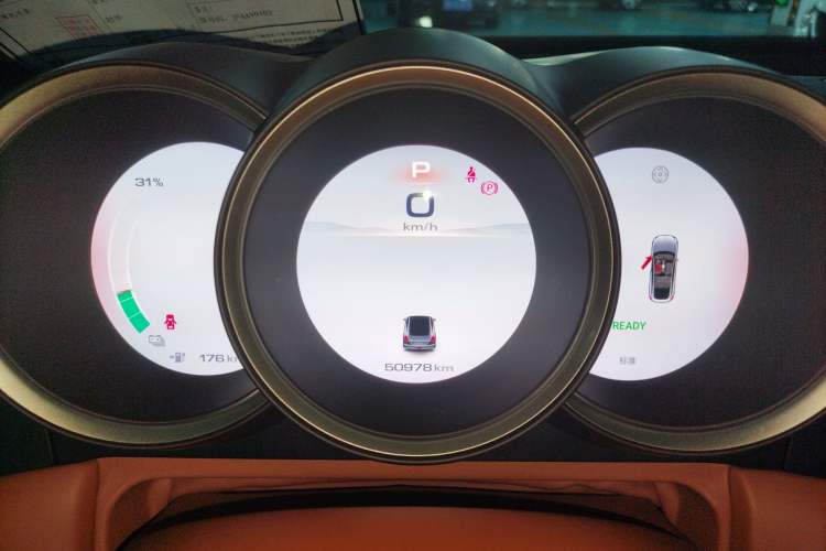 Used ORA Lightning Cat 2022 555 km Luxury Edition Instrument Cluster