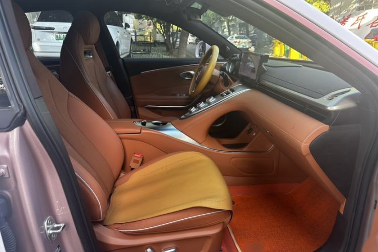 Used ORA Lightning Cat 2022 555 km Luxury Edition Interior 8