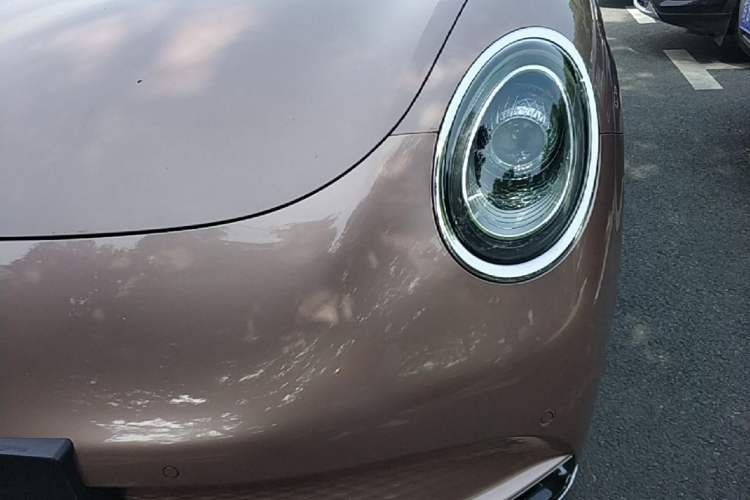 Used ORA Lightning Cat 2022 600 km All-Wheel Drive High-Performance Version Left Front Headlight