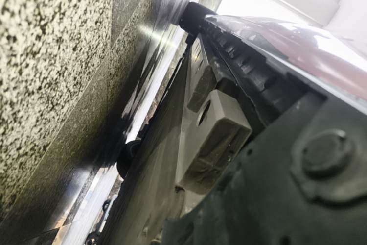 Used ORA Lightning Cat 2022 555 km Luxury Edition Left Side Sill