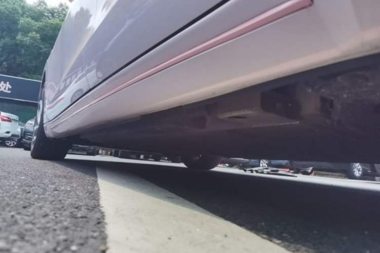 Used ORA Lightning Cat 2022 555 km Luxury Edition Left Side Sill