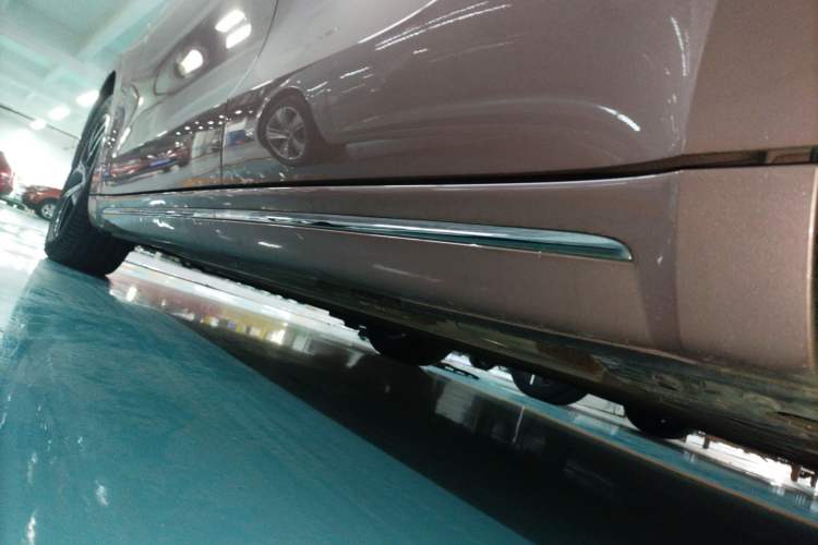 Used ORA Lightning Cat 2022 555 km Luxury Edition Left Side Sill