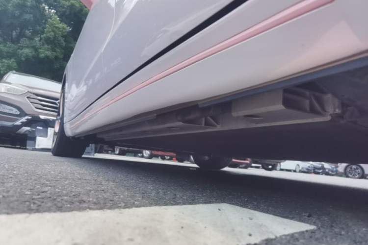 Used ORA Lightning Cat 2022 555 km Luxury Edition Left Side Sill