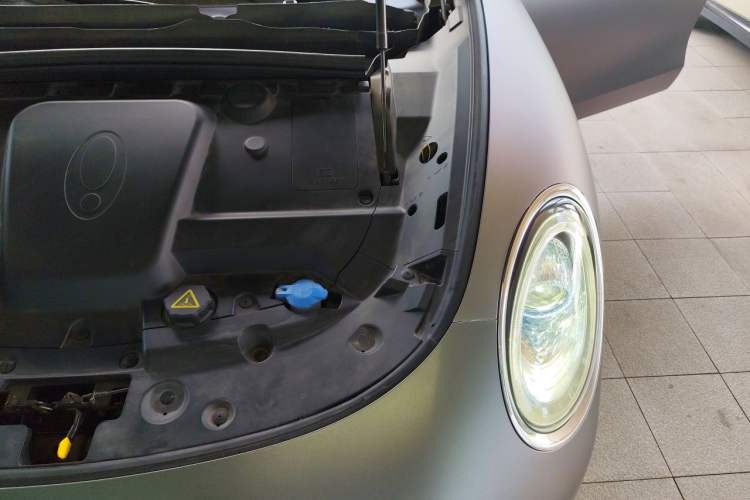 Used ORA Lightning Cat 2022 555 km Luxury Edition Engine Bay Left