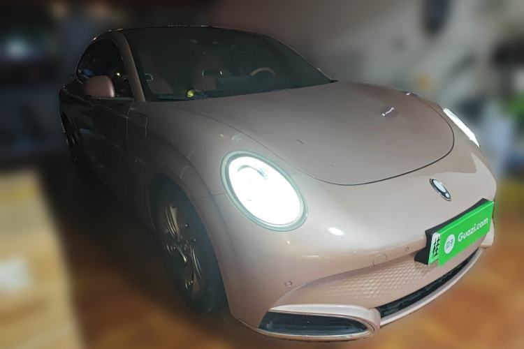 Used ORA Lightning Cat 2022 600 km All-Wheel Drive High-Performance Version Front Right 45 Deg