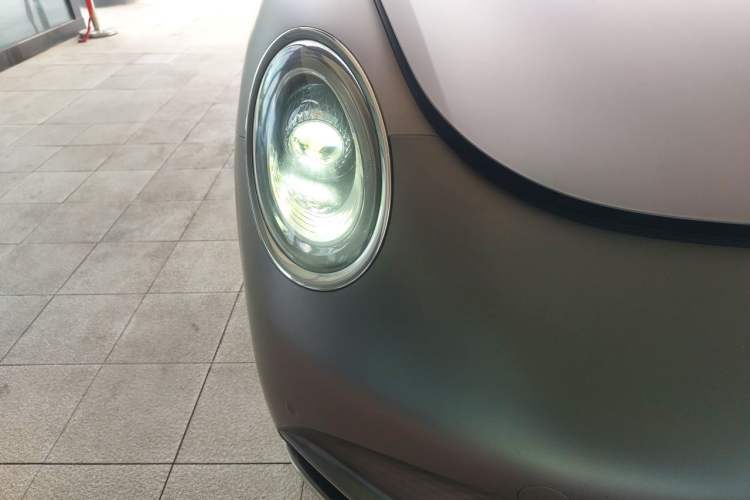 Used ORA Lightning Cat 2022 555 km Luxury Edition Right Front Headlight