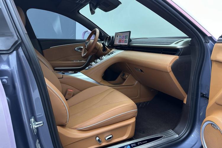 Used ORA Lightning Cat 2022 555 km Luxury Edition Right Front Seat