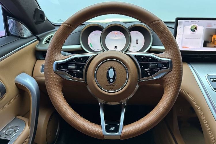 Used ORA Lightning Cat 2022 555 km Luxury Edition Steering Wheel