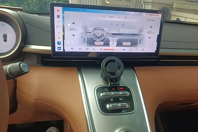 Used ORA Lightning Cat 2022 555 km Luxury Edition Audio And AC Panel