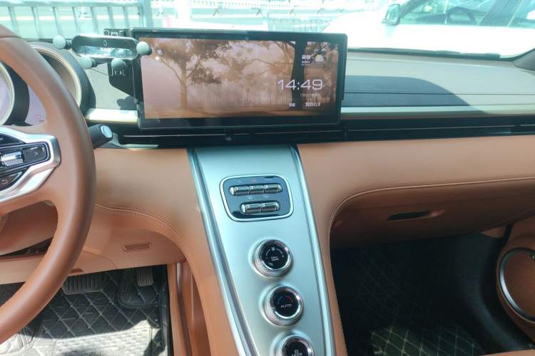 Used ORA Lightning Cat 2022 555 km Luxury Edition Audio And AC Panel