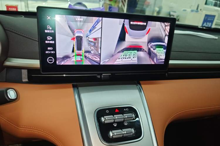Used ORA Lightning Cat 2022 555 km Luxury Edition Audio And AC Panel