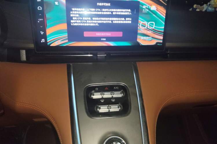 Used ORA Lightning Cat 2022 555 km Luxury Edition Audio And AC Panel
