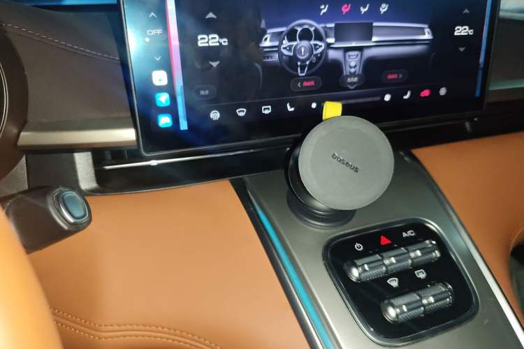 Used ORA Lightning Cat 2022 555 km Luxury Edition Audio And AC Panel