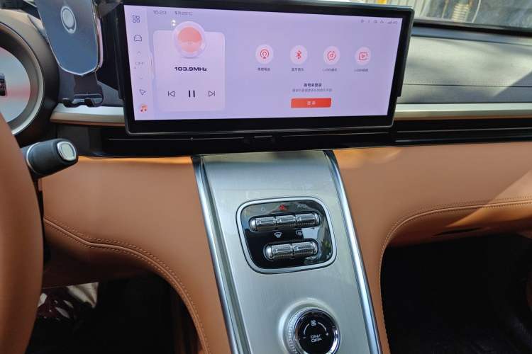 Used ORA Lightning Cat 2022 555 km Luxury Edition Audio And AC Panel