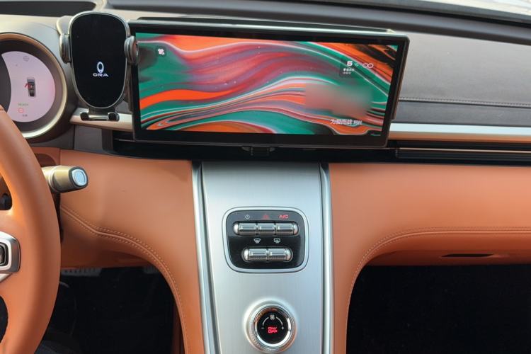 Used ORA Lightning Cat 2022 555 km Luxury Edition Audio And AC Panel
