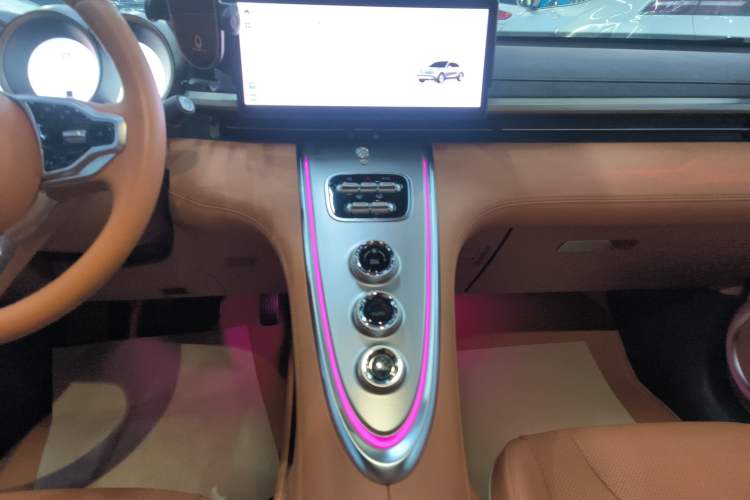 Used ORA Lightning Cat 2022 555 km Luxury Edition Audio And AC Panel