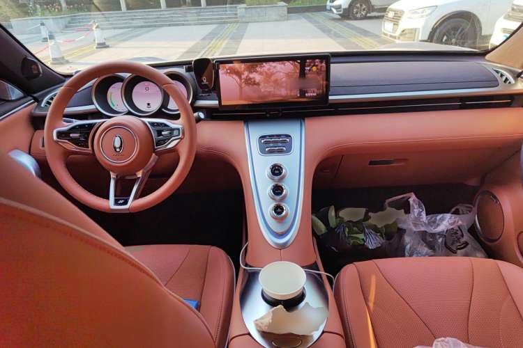 Used ORA Lightning Cat 2022 555 km Luxury Edition Center Console