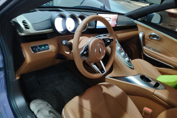 Used ORA Lightning Cat 2022 555 km Luxury Edition Center Console