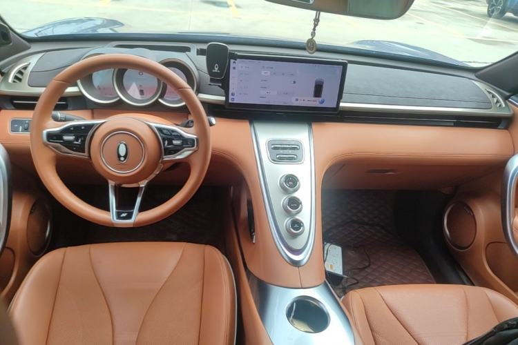 Used ORA Lightning Cat 2022 555 km Luxury Edition Center Console