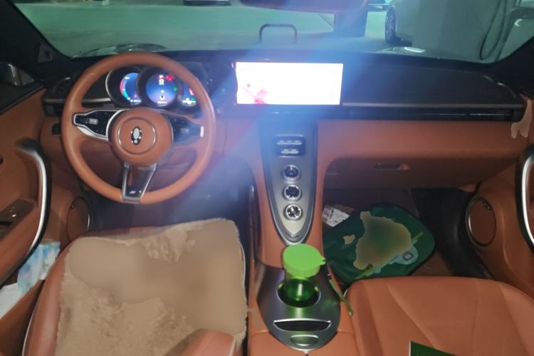 Used ORA Lightning Cat 2022 555 km Luxury Edition Center Console